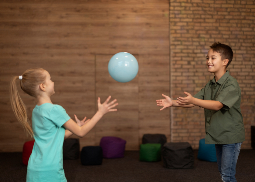 Otthoni mozgásos gyakorlatok támogatják a gyermekek rehabilitációját és segítenek megőrizni fizikai aktivitásukat még betegség vagy ágyhoz kötöttség esetén is. .png